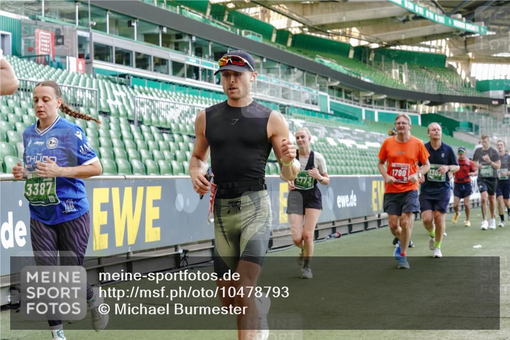 13.09.2026 - 21. swb-Marathon Bremen Michael Burmester http://msf.ph/oto/10478793 13.09.2026 13:18:10 Laufen im Stadion 267, 311, 404, 449, 486, 546, 588, 732, 753, 837, 921, 1057, 1424, 1425, 1431, 1765, 1790, 1813, 1844, 1868, 1987, 2056, 2067, 2096, 2123, 2137, 2294, 2357, 2358, 2381, 2389, 2419, 2453, 2532, 2550, 2586, 2601, 2614, 2622, 2647, 2655, 2797, 2821, 2849, 2857, 2879, 2880, 2893, 2944, 2984, 2999, 3096, 3100, 3104, 3146, 3180, 3195, 3210, 3213, 3285, 3287, 3314, 3337, 3421, 3431, 3476, 3479, 3506, 3537, 3548, 3619, 3633, 3654, 3740, 3879, 4478 meine-sportfotos.de