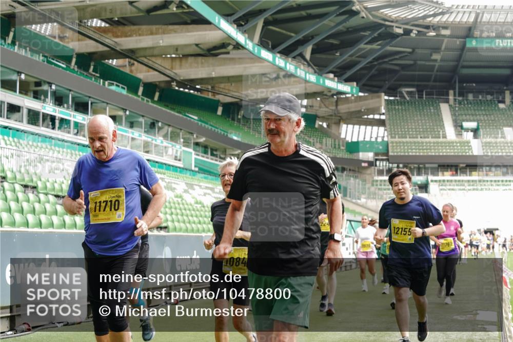 13.09.2026 - 21. swb-Marathon Bremen Michael Burmester http://msf.ph/oto/10478800 13.09.2026 10:40:40 Laufen im Stadion 10138, 10155, 10156, 10163, 10169, 10213, 10217, 10229, 10234, 10247, 10279, 10280, 10299, 10313, 10314, 10321, 10354, 10386, 10399, 10406, 10414, 10417, 10419, 10424, 10435, 10455, 10483, 10484, 10493, 10501, 10527, 10545, 10556, 10570, 10576, 10580, 10582, 10586, 10599, 10609, 10611, 10616, 10619, 10644, 10653, 10660, 10662, 10694, 10696, 10705, 10706, 10712, 10719, 10737, 10743, 10751, 10766, 10768, 10804, 11043, 11048 meine-sportfotos.de