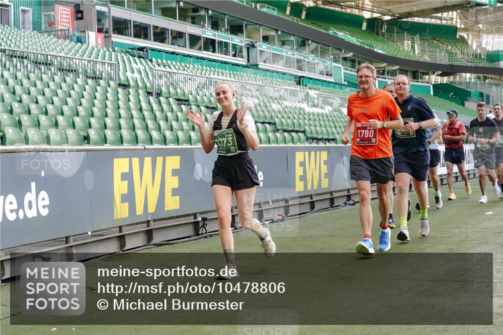 13.09.2026 - 21. swb-Marathon Bremen Michael Burmester http://msf.ph/oto/10478806 13.09.2026 13:18:11 Laufen im Stadion 267, 311, 404, 449, 486, 546, 588, 732, 753, 837, 921, 1057, 1424, 1425, 1431, 1765, 1790, 1813, 1844, 1868, 1987, 2056, 2067, 2096, 2123, 2137, 2224, 2294, 2357, 2358, 2381, 2389, 2419, 2453, 2532, 2550, 2586, 2601, 2614, 2622, 2647, 2655, 2797, 2821, 2849, 2857, 2879, 2880, 2893, 2944, 2984, 2999, 3096, 3100, 3104, 3146, 3180, 3195, 3210, 3213, 3285, 3287, 3314, 3337, 3421, 3431, 3476, 3479, 3506, 3537, 3548, 3619, 3633, 3654, 3740, 3879, 4478 meine-sportfotos.de