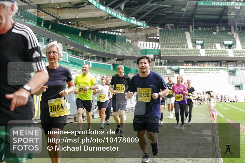 13.09.2026 - 21. swb-Marathon Bremen Michael Burmester http://msf.ph/oto/10478809 13.09.2026 10:40:41 Laufen im Stadion 10138, 10155, 10156, 10163, 10169, 10213, 10217, 10229, 10234, 10247, 10279, 10280, 10299, 10313, 10314, 10321, 10354, 10386, 10399, 10406, 10414, 10417, 10419, 10424, 10435, 10455, 10483, 10484, 10493, 10501, 10527, 10545, 10556, 10570, 10576, 10580, 10582, 10586, 10599, 10611, 10616, 10619, 10644, 10653, 10660, 10694, 10696, 10705, 10706, 10712, 10719, 10737, 10743, 10751, 10766, 10768, 10804, 10859, 11043, 11048 meine-sportfotos.de
