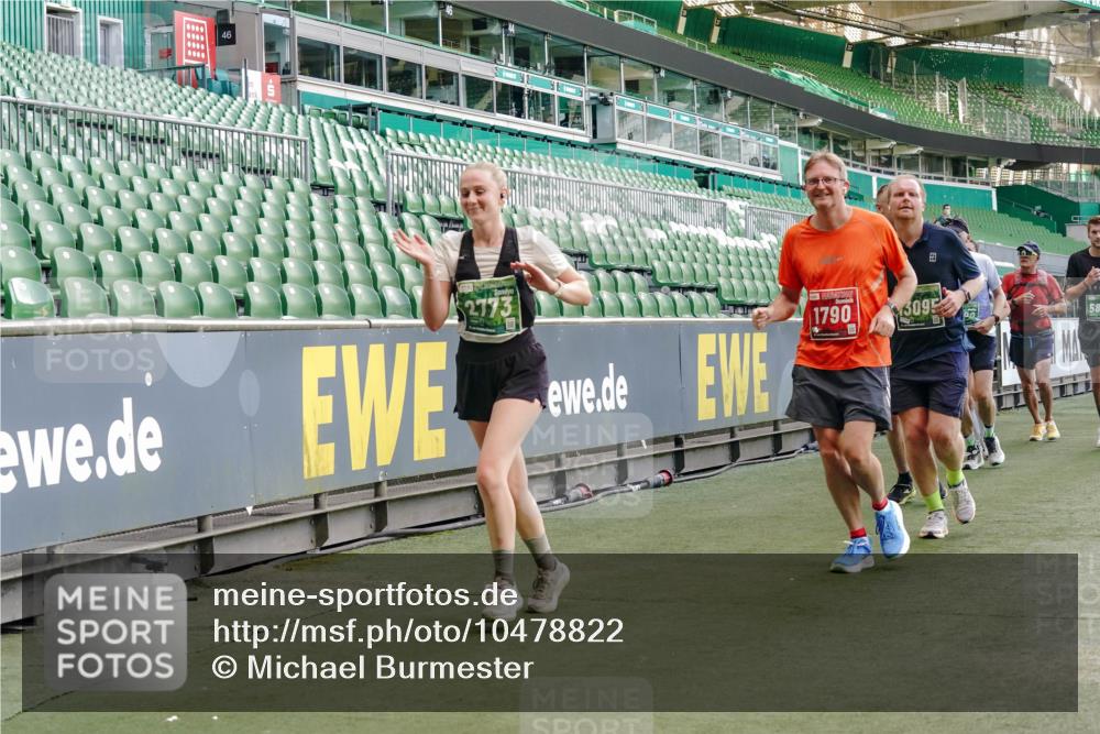 13.09.2026 - 21. swb-Marathon Bremen Michael Burmester http://msf.ph/oto/10478822 13.09.2026 13:18:11 Laufen im Stadion 267, 311, 404, 449, 486, 546, 588, 732, 753, 837, 921, 1057, 1424, 1425, 1431, 1765, 1790, 1813, 1844, 1868, 1987, 2056, 2067, 2096, 2123, 2137, 2224, 2294, 2357, 2358, 2381, 2389, 2419, 2453, 2532, 2550, 2586, 2601, 2614, 2622, 2647, 2655, 2797, 2821, 2849, 2857, 2879, 2880, 2893, 2944, 2984, 2999, 3096, 3100, 3104, 3146, 3180, 3195, 3210, 3213, 3285, 3287, 3314, 3337, 3421, 3431, 3476, 3479, 3506, 3537, 3548, 3619, 3633, 3654, 3740, 3879, 4478 meine-sportfotos.de