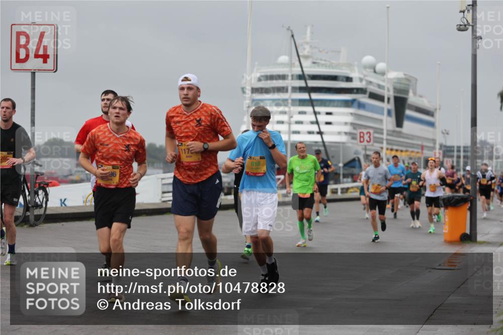 13.09.2026 - Kiel Lauf Andreas Tolksdorf http://msf.ph/oto/10478828 13.09.2026 11:52:09 Kiellinie 4, 96, 117, 618, 3 meine-sportfotos.de