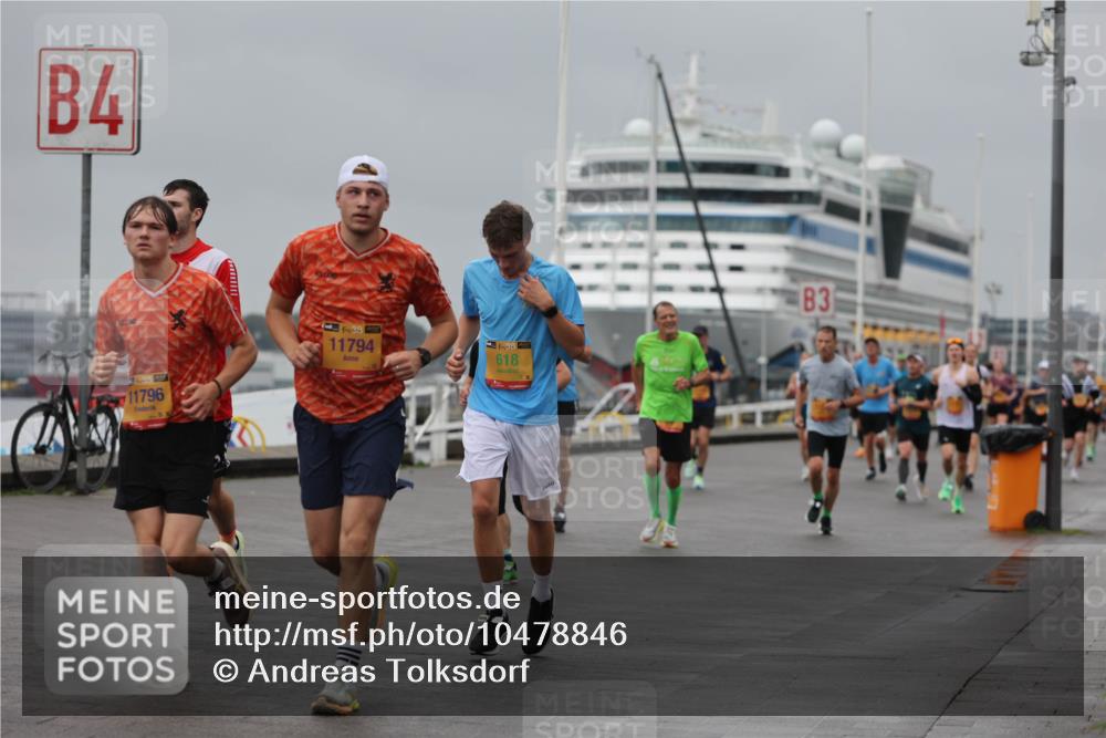 13.09.2026 - Kiel Lauf Andreas Tolksdorf http://msf.ph/oto/10478846 13.09.2026 11:52:09 Kiellinie 4, 139, 11796, 39, 11794, 38, 618, 3 meine-sportfotos.de
