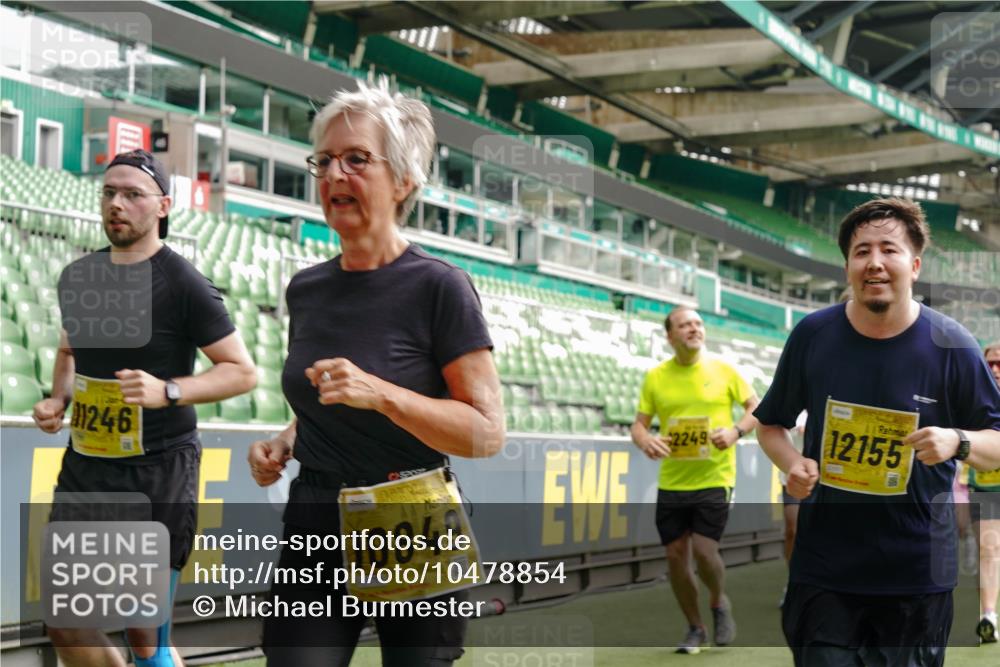 13.09.2026 - 21. swb-Marathon Bremen Michael Burmester http://msf.ph/oto/10478854 13.09.2026 10:40:42 Laufen im Stadion 10138, 10155, 10156, 10163, 10169, 10213, 10217, 10229, 10234, 10247, 10279, 10280, 10299, 10313, 10314, 10321, 10354, 10386, 10399, 10406, 10414, 10417, 10419, 10424, 10435, 10455, 10483, 10484, 10493, 10501, 10527, 10545, 10556, 10570, 10576, 10580, 10582, 10586, 10599, 10611, 10616, 10619, 10644, 10653, 10660, 10694, 10696, 10705, 10706, 10712, 10719, 10737, 10743, 10751, 10766, 10768, 10804, 10859, 11043, 11048 meine-sportfotos.de