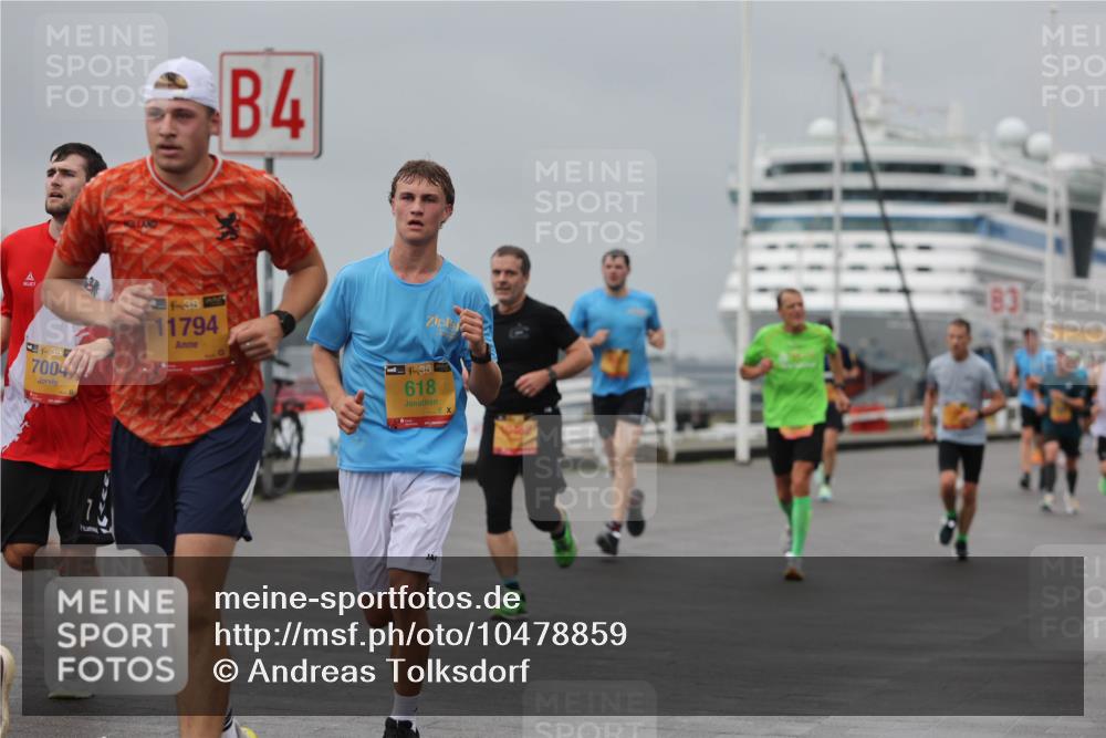 13.09.2026 - Kiel Lauf Andreas Tolksdorf http://msf.ph/oto/10478859 13.09.2026 11:52:11 Kiellinie 4, 39, 7004, 1, 3845, 11794, 38, 618 meine-sportfotos.de