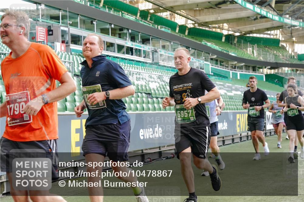 13.09.2026 - 21. swb-Marathon Bremen Michael Burmester http://msf.ph/oto/10478867 13.09.2026 13:18:13 Laufen im Stadion 267, 311, 404, 449, 486, 546, 588, 732, 753, 837, 921, 1057, 1424, 1425, 1431, 1765, 1790, 1813, 1844, 1868, 1987, 2056, 2067, 2096, 2123, 2137, 2224, 2294, 2357, 2358, 2389, 2419, 2453, 2532, 2550, 2586, 2601, 2614, 2622, 2647, 2655, 2786, 2797, 2821, 2849, 2857, 2879, 2880, 2893, 2944, 2984, 2999, 3096, 3100, 3104, 3146, 3180, 3195, 3210, 3213, 3285, 3287, 3314, 3337, 3421, 3431, 3476, 3479, 3506, 3537, 3548, 3619, 3633, 3654, 3740, 3879, 4478 meine-sportfotos.de