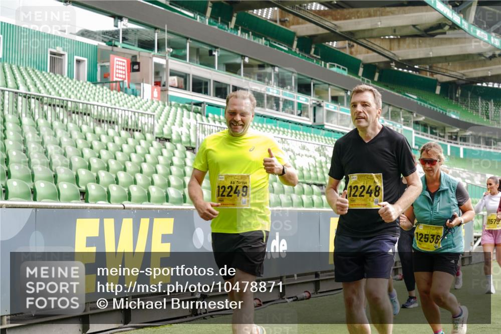13.09.2026 - 21. swb-Marathon Bremen Michael Burmester http://msf.ph/oto/10478871 13.09.2026 10:40:44 Laufen im Stadion 10138, 10155, 10156, 10163, 10169, 10213, 10217, 10229, 10234, 10247, 10279, 10280, 10299, 10313, 10314, 10321, 10354, 10386, 10399, 10406, 10414, 10417, 10419, 10424, 10435, 10455, 10483, 10484, 10493, 10501, 10527, 10545, 10556, 10570, 10576, 10580, 10582, 10586, 10599, 10611, 10616, 10619, 10644, 10653, 10660, 10694, 10696, 10705, 10706, 10712, 10719, 10722, 10737, 10743, 10751, 10766, 10768, 10804, 10859, 11043, 11048 meine-sportfotos.de