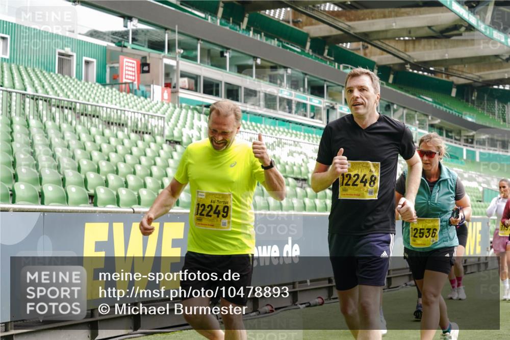 13.09.2026 - 21. swb-Marathon Bremen Michael Burmester http://msf.ph/oto/10478893 13.09.2026 10:40:44 Laufen im Stadion 10138, 10155, 10156, 10163, 10169, 10213, 10217, 10229, 10234, 10247, 10279, 10280, 10299, 10313, 10314, 10321, 10354, 10386, 10399, 10406, 10414, 10417, 10419, 10424, 10435, 10455, 10483, 10484, 10493, 10501, 10527, 10545, 10556, 10570, 10576, 10580, 10582, 10586, 10599, 10611, 10616, 10619, 10644, 10653, 10660, 10694, 10696, 10705, 10706, 10712, 10719, 10722, 10737, 10743, 10751, 10766, 10768, 10804, 10859, 11043, 11048 meine-sportfotos.de