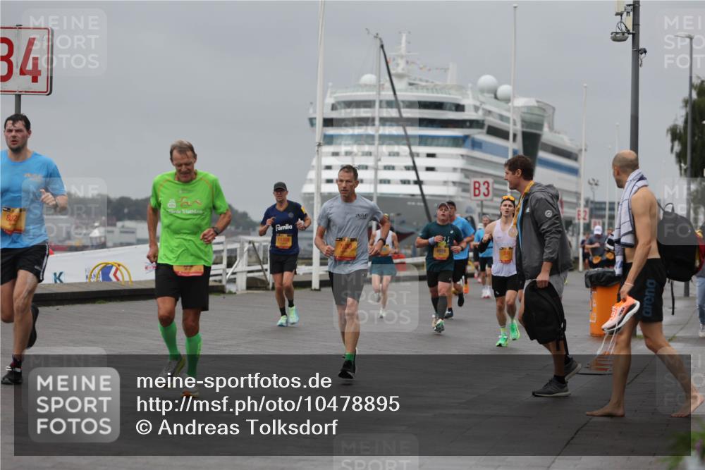13.09.2026 - Kiel Lauf Andreas Tolksdorf http://msf.ph/oto/10478895 13.09.2026 11:52:13 Kiellinie 802, 34, 11328, 4978, 3 meine-sportfotos.de