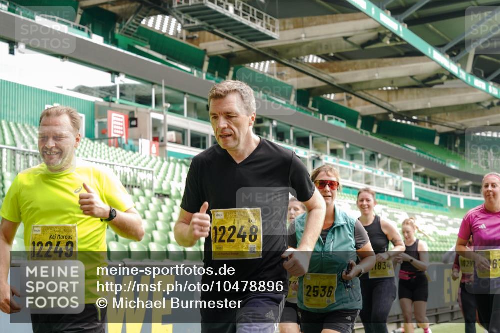 13.09.2026 - 21. swb-Marathon Bremen Michael Burmester http://msf.ph/oto/10478896 13.09.2026 10:40:45 Laufen im Stadion 10138, 10155, 10156, 10163, 10169, 10213, 10217, 10229, 10234, 10247, 10279, 10280, 10299, 10313, 10314, 10321, 10354, 10386, 10399, 10406, 10414, 10417, 10419, 10424, 10435, 10455, 10483, 10484, 10493, 10501, 10527, 10545, 10556, 10570, 10576, 10580, 10582, 10586, 10599, 10611, 10616, 10619, 10644, 10653, 10660, 10694, 10696, 10705, 10706, 10712, 10719, 10722, 10737, 10743, 10751, 10766, 10768, 10804, 10859, 11043, 11048 meine-sportfotos.de