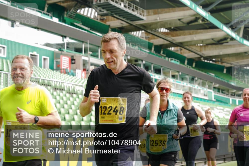 13.09.2026 - 21. swb-Marathon Bremen Michael Burmester http://msf.ph/oto/10478904 13.09.2026 10:40:45 Laufen im Stadion 10138, 10155, 10156, 10163, 10169, 10213, 10217, 10229, 10234, 10247, 10279, 10280, 10299, 10313, 10314, 10321, 10354, 10386, 10399, 10406, 10414, 10417, 10419, 10424, 10435, 10455, 10483, 10484, 10493, 10501, 10527, 10545, 10556, 10570, 10576, 10580, 10582, 10586, 10599, 10611, 10616, 10619, 10644, 10653, 10660, 10694, 10696, 10705, 10706, 10712, 10719, 10722, 10737, 10743, 10751, 10766, 10768, 10804, 10859, 11043, 11048 meine-sportfotos.de