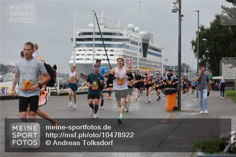13.09.2026 - Kiel Lauf Andreas Tolksdorf http://msf.ph/oto/10478922 13.09.2026 11:52:15 Kiellinie 2, 0, 2, 5, 4978, 250, 3 meine-sportfotos.de