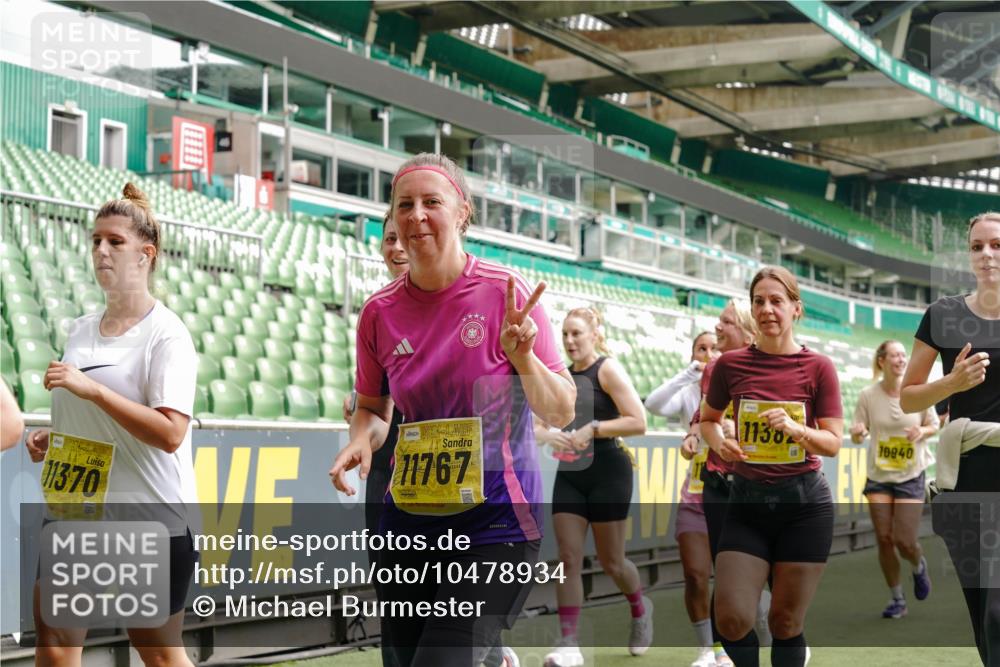 13.09.2026 - 21. swb-Marathon Bremen Michael Burmester http://msf.ph/oto/10478934 13.09.2026 10:40:46 Laufen im Stadion 10138, 10155, 10156, 10163, 10169, 10213, 10217, 10229, 10234, 10247, 10279, 10280, 10299, 10313, 10314, 10321, 10354, 10386, 10399, 10406, 10414, 10417, 10419, 10424, 10435, 10455, 10483, 10484, 10493, 10501, 10527, 10545, 10556, 10570, 10576, 10580, 10582, 10586, 10599, 10611, 10616, 10619, 10644, 10653, 10660, 10694, 10696, 10705, 10706, 10712, 10719, 10722, 10737, 10743, 10751, 10766, 10768, 10804, 10859, 11043, 11048 meine-sportfotos.de
