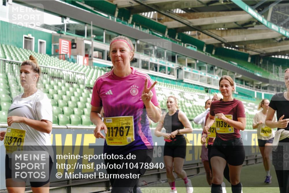13.09.2026 - 21. swb-Marathon Bremen Michael Burmester http://msf.ph/oto/10478940 13.09.2026 10:40:46 Laufen im Stadion 10138, 10155, 10156, 10163, 10169, 10213, 10217, 10229, 10234, 10247, 10279, 10280, 10299, 10313, 10314, 10321, 10354, 10386, 10399, 10406, 10414, 10417, 10419, 10424, 10435, 10455, 10483, 10484, 10493, 10501, 10527, 10545, 10556, 10570, 10576, 10580, 10582, 10586, 10599, 10611, 10616, 10619, 10644, 10653, 10660, 10694, 10696, 10705, 10706, 10712, 10719, 10722, 10737, 10743, 10751, 10766, 10768, 10804, 10859, 11043, 11048 meine-sportfotos.de