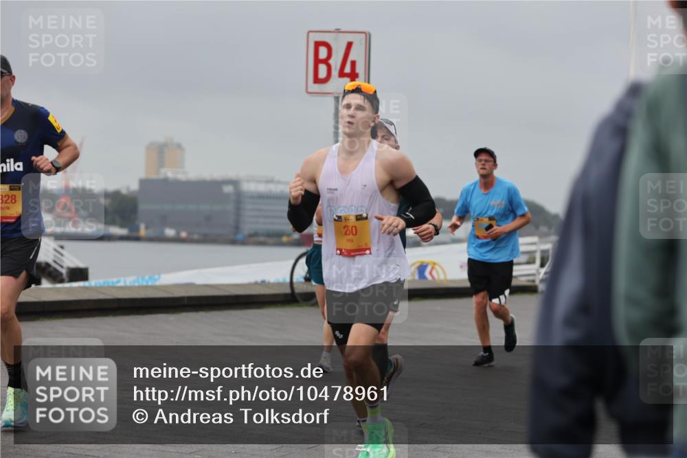 13.09.2026 - Kiel Lauf Andreas Tolksdorf http://msf.ph/oto/10478961 13.09.2026 11:52:19 Kiellinie 38, 328, 4, 20, 242 meine-sportfotos.de