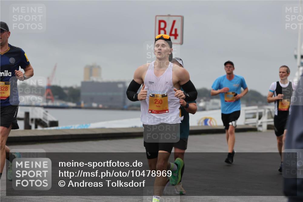 13.09.2026 - Kiel Lauf Andreas Tolksdorf http://msf.ph/oto/10478969 13.09.2026 11:52:19 Kiellinie 38, 328, 4, 250 meine-sportfotos.de