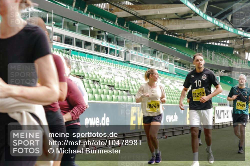 13.09.2026 - 21. swb-Marathon Bremen Michael Burmester http://msf.ph/oto/10478981 13.09.2026 10:40:48 Laufen im Stadion 10138, 10155, 10156, 10163, 10169, 10213, 10217, 10234, 10247, 10279, 10280, 10299, 10313, 10314, 10321, 10354, 10386, 10399, 10406, 10414, 10417, 10419, 10424, 10435, 10455, 10483, 10484, 10493, 10501, 10527, 10545, 10556, 10570, 10576, 10580, 10582, 10586, 10599, 10611, 10616, 10644, 10653, 10660, 10694, 10696, 10705, 10706, 10712, 10719, 10722, 10737, 10743, 10751, 10766, 10768, 10776, 10804, 10859, 11043, 11048 meine-sportfotos.de