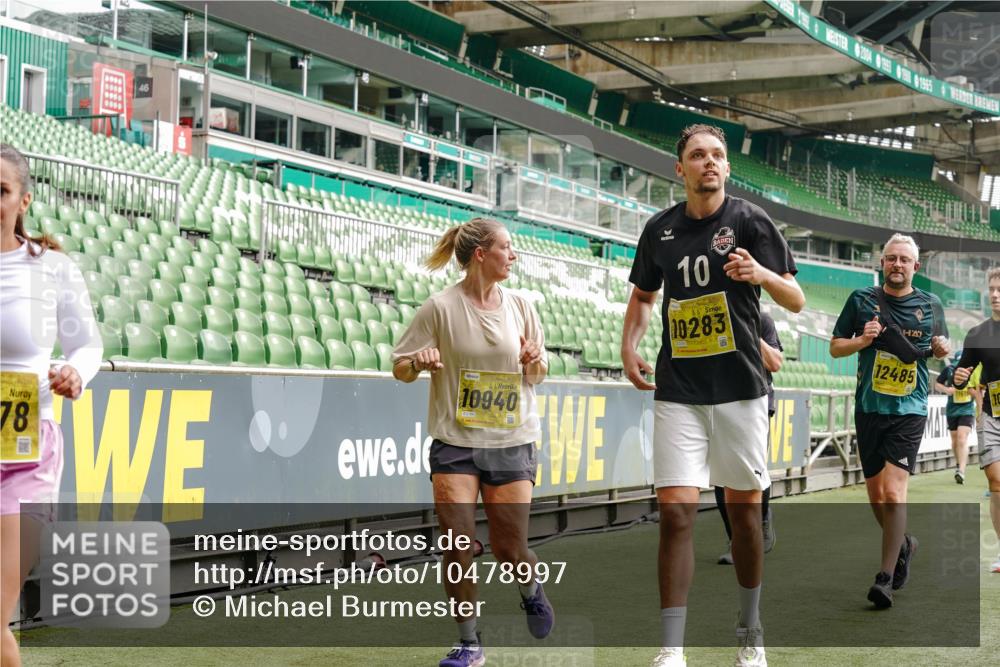 13.09.2026 - 21. swb-Marathon Bremen Michael Burmester http://msf.ph/oto/10478997 13.09.2026 10:40:48 Laufen im Stadion 10138, 10155, 10156, 10163, 10169, 10213, 10217, 10234, 10247, 10279, 10280, 10299, 10313, 10314, 10321, 10354, 10386, 10399, 10406, 10414, 10417, 10419, 10424, 10435, 10455, 10483, 10484, 10493, 10501, 10527, 10545, 10556, 10570, 10576, 10580, 10582, 10586, 10599, 10611, 10616, 10644, 10653, 10660, 10694, 10696, 10705, 10706, 10712, 10719, 10722, 10737, 10743, 10751, 10766, 10768, 10776, 10804, 10859, 11043, 11048 meine-sportfotos.de