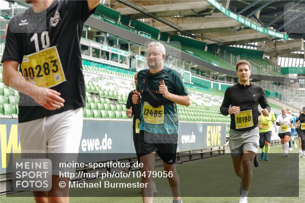 13.09.2026 - 21. swb-Marathon Bremen Michael Burmester http://msf.ph/oto/10479056 13.09.2026 10:40:50 Laufen im Stadion 10138, 10155, 10156, 10163, 10169, 10213, 10234, 10247, 10279, 10280, 10299, 10313, 10314, 10321, 10354, 10386, 10399, 10406, 10414, 10417, 10419, 10424, 10435, 10455, 10483, 10484, 10493, 10501, 10527, 10545, 10556, 10570, 10576, 10580, 10582, 10586, 10599, 10611, 10616, 10644, 10653, 10660, 10694, 10696, 10705, 10706, 10712, 10719, 10722, 10737, 10743, 10751, 10766, 10768, 10776, 10804, 10859, 11043, 11048 meine-sportfotos.de