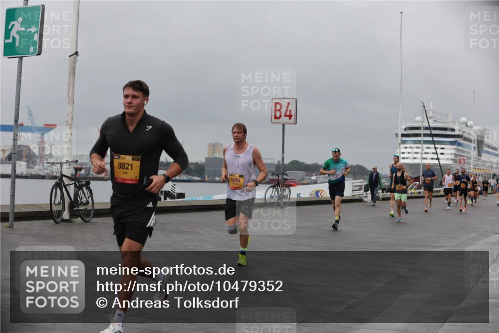 13.09.2026 - Kiel Lauf Andreas Tolksdorf http://msf.ph/oto/10479352 13.09.2026 11:52:51 Kiellinie 8, 39, 9821, 5894, 4, 3 meine-sportfotos.de