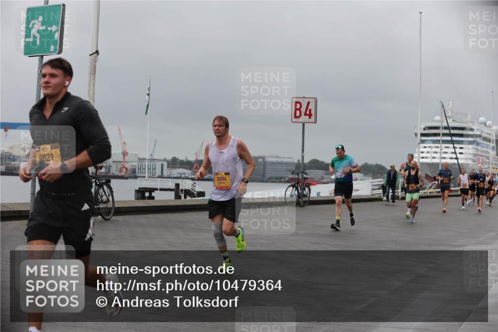 13.09.2026 - Kiel Lauf Andreas Tolksdorf http://msf.ph/oto/10479364 13.09.2026 11:52:51 Kiellinie 9821, 5894, 4, 3 meine-sportfotos.de