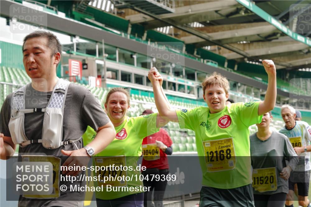 13.09.2026 - 21. swb-Marathon Bremen Michael Burmester http://msf.ph/oto/10479369 13.09.2026 10:41:03 Laufen im Stadion 10155, 10156, 10163, 10169, 10213, 10234, 10247, 10299, 10313, 10321, 10354, 10386, 10399, 10406, 10414, 10417, 10419, 10422, 10424, 10435, 10455, 10461, 10462, 10483, 10484, 10527, 10545, 10547, 10570, 10580, 10582, 10586, 10599, 10611, 10644, 10653, 10660, 10694, 10696, 10705, 10706, 10719, 10722, 10737, 10751, 10766, 10768, 10776, 10804, 10859, 10889, 11043, 11048 meine-sportfotos.de
