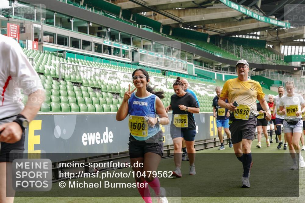 13.09.2026 - 21. swb-Marathon Bremen Michael Burmester http://msf.ph/oto/10479562 13.09.2026 10:41:10 Laufen im Stadion 10155, 10156, 10163, 10169, 10213, 10234, 10247, 10299, 10313, 10321, 10354, 10386, 10399, 10406, 10414, 10417, 10419, 10422, 10424, 10435, 10455, 10461, 10462, 10483, 10484, 10527, 10545, 10546, 10547, 10570, 10580, 10582, 10586, 10599, 10611, 10644, 10653, 10694, 10696, 10705, 10706, 10719, 10722, 10737, 10751, 10766, 10768, 10776, 10804, 10859, 10889, 10977, 11043, 11048 meine-sportfotos.de