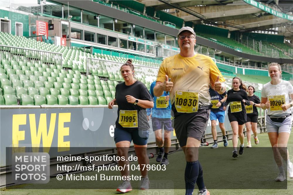13.09.2026 - 21. swb-Marathon Bremen Michael Burmester http://msf.ph/oto/10479603 13.09.2026 10:41:11 Laufen im Stadion 10155, 10156, 10163, 10169, 10213, 10234, 10247, 10299, 10313, 10321, 10354, 10386, 10399, 10406, 10414, 10417, 10419, 10422, 10424, 10435, 10455, 10461, 10462, 10483, 10484, 10527, 10545, 10546, 10547, 10570, 10580, 10582, 10586, 10599, 10611, 10644, 10653, 10694, 10696, 10705, 10706, 10719, 10722, 10737, 10751, 10766, 10768, 10776, 10804, 10859, 10889, 10977, 11043, 11048 meine-sportfotos.de