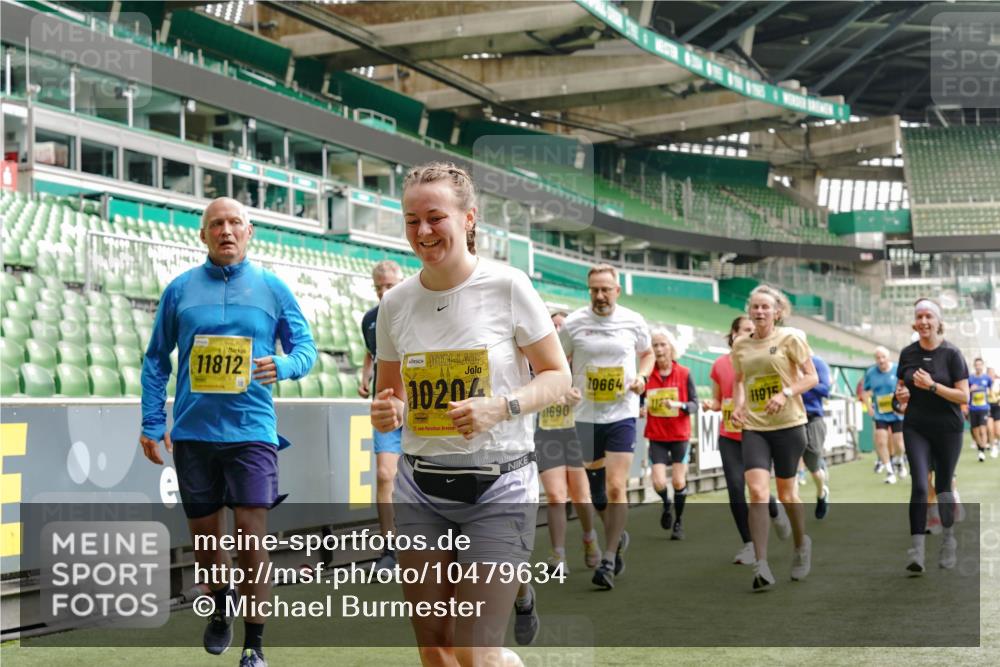 13.09.2026 - 21. swb-Marathon Bremen Michael Burmester http://msf.ph/oto/10479634 13.09.2026 10:41:12 Laufen im Stadion 10155, 10156, 10163, 10169, 10213, 10234, 10247, 10299, 10313, 10321, 10354, 10386, 10399, 10406, 10414, 10417, 10419, 10422, 10424, 10435, 10455, 10461, 10462, 10483, 10484, 10527, 10545, 10546, 10547, 10570, 10580, 10582, 10586, 10599, 10611, 10644, 10653, 10694, 10696, 10705, 10706, 10719, 10722, 10737, 10751, 10766, 10768, 10776, 10804, 10859, 10889, 10977, 11043, 11048 meine-sportfotos.de