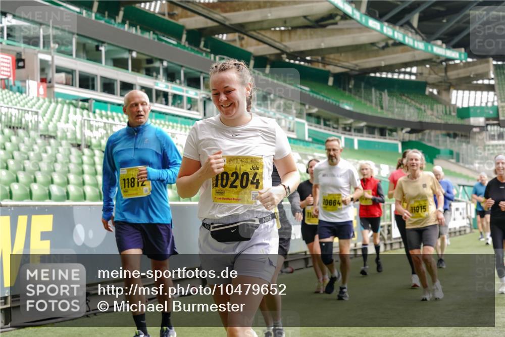 13.09.2026 - 21. swb-Marathon Bremen Michael Burmester http://msf.ph/oto/10479652 13.09.2026 10:41:13 Laufen im Stadion 10155, 10156, 10163, 10169, 10213, 10234, 10247, 10299, 10313, 10321, 10354, 10386, 10399, 10406, 10414, 10417, 10419, 10422, 10424, 10435, 10455, 10461, 10462, 10483, 10484, 10527, 10545, 10546, 10547, 10570, 10582, 10586, 10599, 10611, 10644, 10653, 10694, 10696, 10705, 10706, 10719, 10722, 10737, 10751, 10766, 10768, 10776, 10804, 10859, 10889, 10909, 10963, 10977, 11043, 11048 meine-sportfotos.de