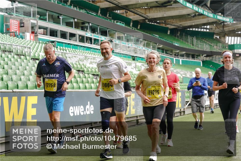 13.09.2026 - 21. swb-Marathon Bremen Michael Burmester http://msf.ph/oto/10479685 13.09.2026 10:41:14 Laufen im Stadion 10155, 10156, 10163, 10169, 10213, 10234, 10247, 10299, 10313, 10321, 10354, 10386, 10399, 10406, 10414, 10417, 10419, 10422, 10424, 10435, 10455, 10461, 10462, 10483, 10484, 10527, 10545, 10546, 10547, 10570, 10582, 10586, 10599, 10611, 10644, 10653, 10694, 10696, 10705, 10706, 10719, 10722, 10737, 10751, 10766, 10768, 10776, 10804, 10859, 10889, 10909, 10963, 10977, 11043, 11048 meine-sportfotos.de