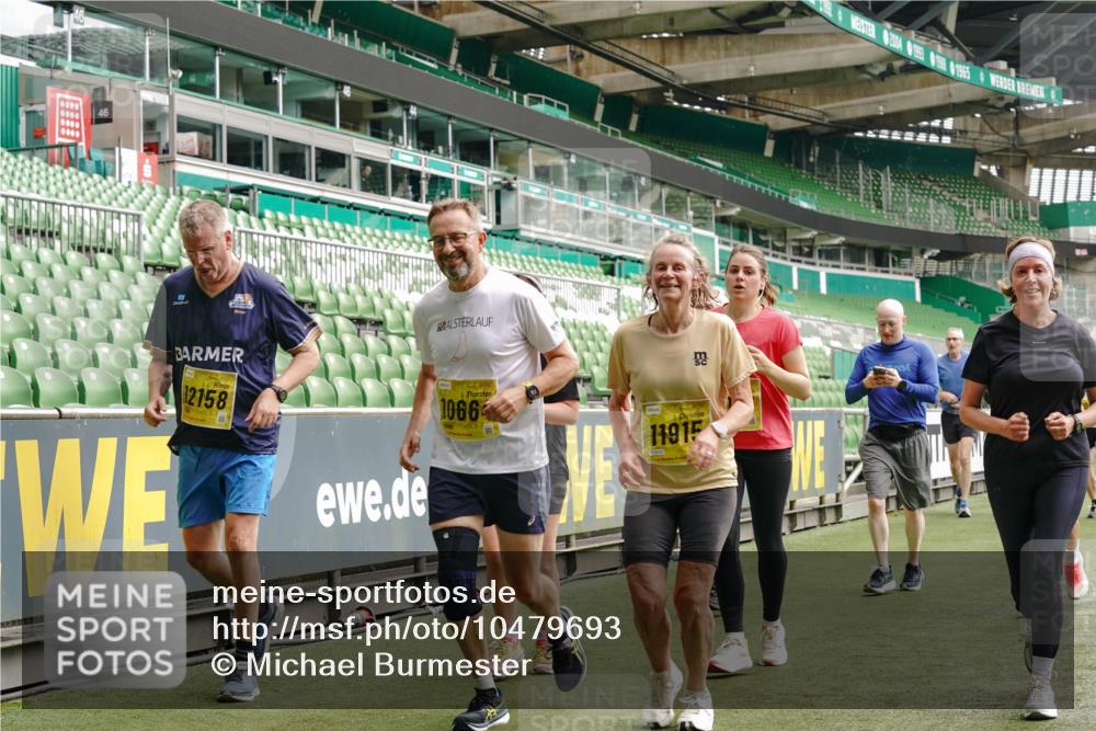 13.09.2026 - 21. swb-Marathon Bremen Michael Burmester http://msf.ph/oto/10479693 13.09.2026 10:41:14 Laufen im Stadion 10155, 10156, 10163, 10169, 10213, 10234, 10247, 10299, 10313, 10321, 10354, 10386, 10399, 10406, 10414, 10417, 10419, 10422, 10424, 10435, 10455, 10461, 10462, 10483, 10484, 10527, 10545, 10546, 10547, 10570, 10582, 10586, 10599, 10611, 10644, 10653, 10694, 10696, 10705, 10706, 10719, 10722, 10737, 10751, 10766, 10768, 10776, 10804, 10859, 10889, 10909, 10963, 10977, 11043, 11048 meine-sportfotos.de