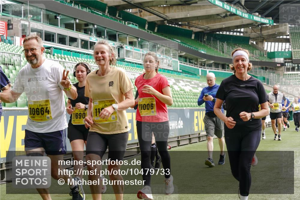 13.09.2026 - 21. swb-Marathon Bremen Michael Burmester http://msf.ph/oto/10479733 13.09.2026 10:41:15 Laufen im Stadion 10155, 10156, 10163, 10169, 10213, 10234, 10247, 10299, 10313, 10321, 10354, 10386, 10399, 10406, 10414, 10417, 10419, 10422, 10424, 10435, 10455, 10461, 10462, 10483, 10527, 10545, 10546, 10547, 10570, 10582, 10586, 10599, 10611, 10644, 10653, 10694, 10696, 10705, 10706, 10719, 10722, 10737, 10751, 10766, 10768, 10776, 10804, 10859, 10889, 10909, 10963, 10977, 11043, 11048 meine-sportfotos.de