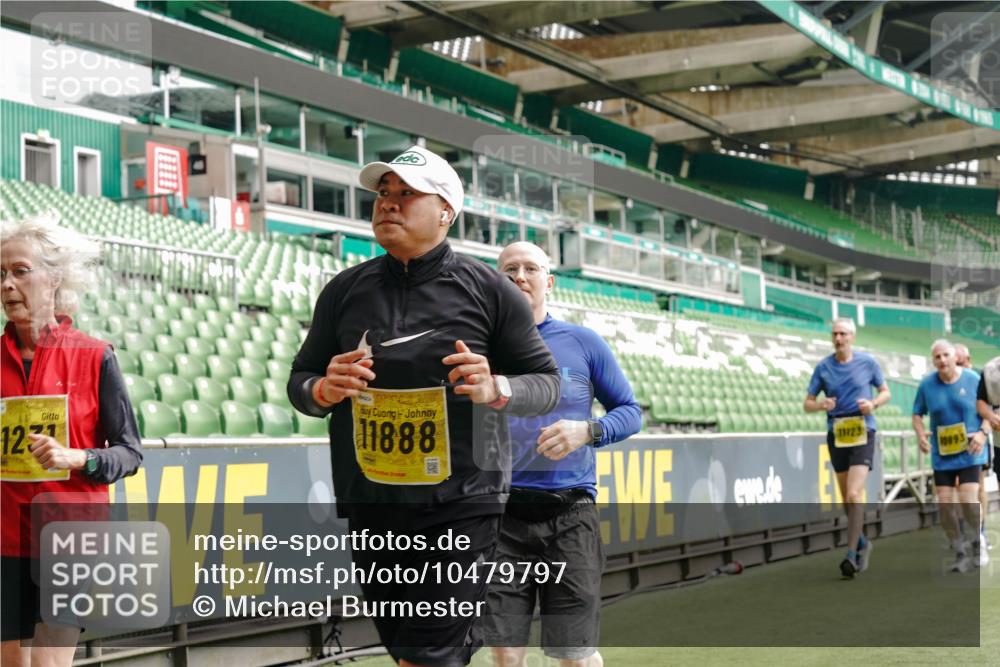 13.09.2026 - 21. swb-Marathon Bremen Michael Burmester http://msf.ph/oto/10479797 13.09.2026 10:41:18 Laufen im Stadion 10155, 10156, 10163, 10169, 10213, 10234, 10247, 10299, 10313, 10321, 10354, 10386, 10399, 10406, 10414, 10417, 10419, 10422, 10424, 10435, 10455, 10461, 10462, 10483, 10519, 10527, 10545, 10546, 10547, 10570, 10582, 10586, 10599, 10611, 10644, 10653, 10694, 10696, 10705, 10706, 10719, 10722, 10751, 10766, 10768, 10776, 10804, 10859, 10889, 10909, 10963, 10977, 11043, 11048 meine-sportfotos.de