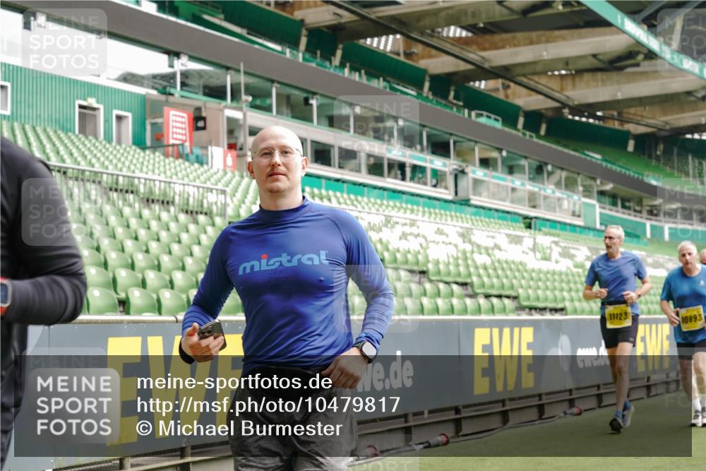 13.09.2026 - 21. swb-Marathon Bremen Michael Burmester http://msf.ph/oto/10479817 13.09.2026 10:41:18 Laufen im Stadion 10155, 10156, 10163, 10169, 10213, 10234, 10247, 10299, 10313, 10321, 10354, 10386, 10399, 10406, 10414, 10417, 10419, 10422, 10424, 10435, 10455, 10461, 10462, 10483, 10519, 10527, 10545, 10546, 10547, 10570, 10582, 10586, 10599, 10611, 10644, 10653, 10694, 10696, 10705, 10706, 10719, 10722, 10751, 10766, 10768, 10776, 10804, 10859, 10889, 10909, 10963, 10977, 11043, 11048 meine-sportfotos.de