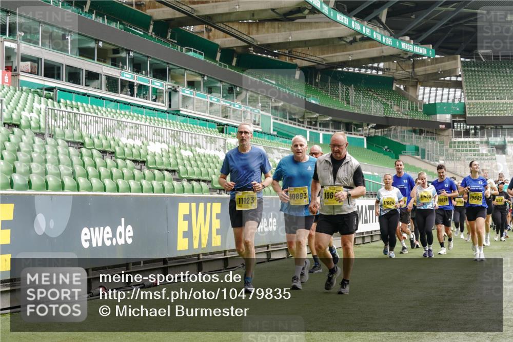 13.09.2026 - 21. swb-Marathon Bremen Michael Burmester http://msf.ph/oto/10479835 13.09.2026 10:41:19 Laufen im Stadion 10155, 10156, 10163, 10169, 10213, 10247, 10299, 10313, 10321, 10354, 10386, 10399, 10406, 10414, 10417, 10419, 10422, 10424, 10435, 10455, 10461, 10462, 10483, 10519, 10527, 10545, 10546, 10547, 10570, 10582, 10586, 10599, 10611, 10644, 10653, 10694, 10696, 10705, 10706, 10719, 10722, 10751, 10766, 10768, 10776, 10804, 10859, 10889, 10909, 10963, 10977, 11043, 11048 meine-sportfotos.de