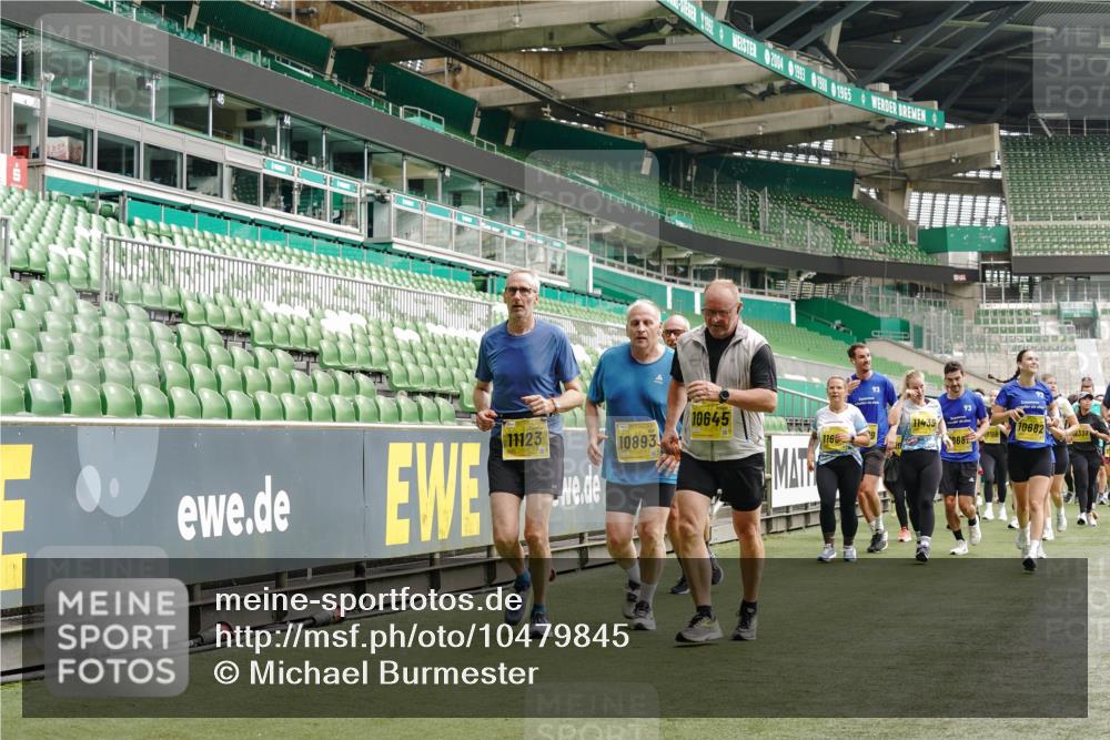 13.09.2026 - 21. swb-Marathon Bremen Michael Burmester http://msf.ph/oto/10479845 13.09.2026 10:41:19 Laufen im Stadion 10155, 10156, 10163, 10169, 10213, 10247, 10299, 10313, 10321, 10354, 10386, 10399, 10406, 10414, 10417, 10419, 10422, 10424, 10435, 10455, 10461, 10462, 10483, 10519, 10527, 10545, 10546, 10547, 10570, 10582, 10586, 10599, 10611, 10644, 10653, 10694, 10696, 10705, 10706, 10719, 10722, 10751, 10766, 10768, 10776, 10804, 10859, 10889, 10909, 10963, 10977, 11043, 11048 meine-sportfotos.de