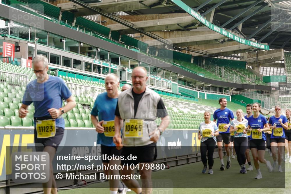 13.09.2026 - 21. swb-Marathon Bremen Michael Burmester http://msf.ph/oto/10479880 13.09.2026 10:41:21 Laufen im Stadion 10155, 10156, 10163, 10169, 10213, 10247, 10299, 10313, 10321, 10354, 10386, 10399, 10406, 10414, 10417, 10419, 10422, 10424, 10435, 10455, 10461, 10462, 10483, 10519, 10527, 10545, 10546, 10547, 10570, 10582, 10586, 10599, 10611, 10644, 10653, 10694, 10696, 10705, 10706, 10719, 10722, 10751, 10766, 10768, 10776, 10804, 10859, 10889, 10909, 10963, 10977, 11043, 11048 meine-sportfotos.de