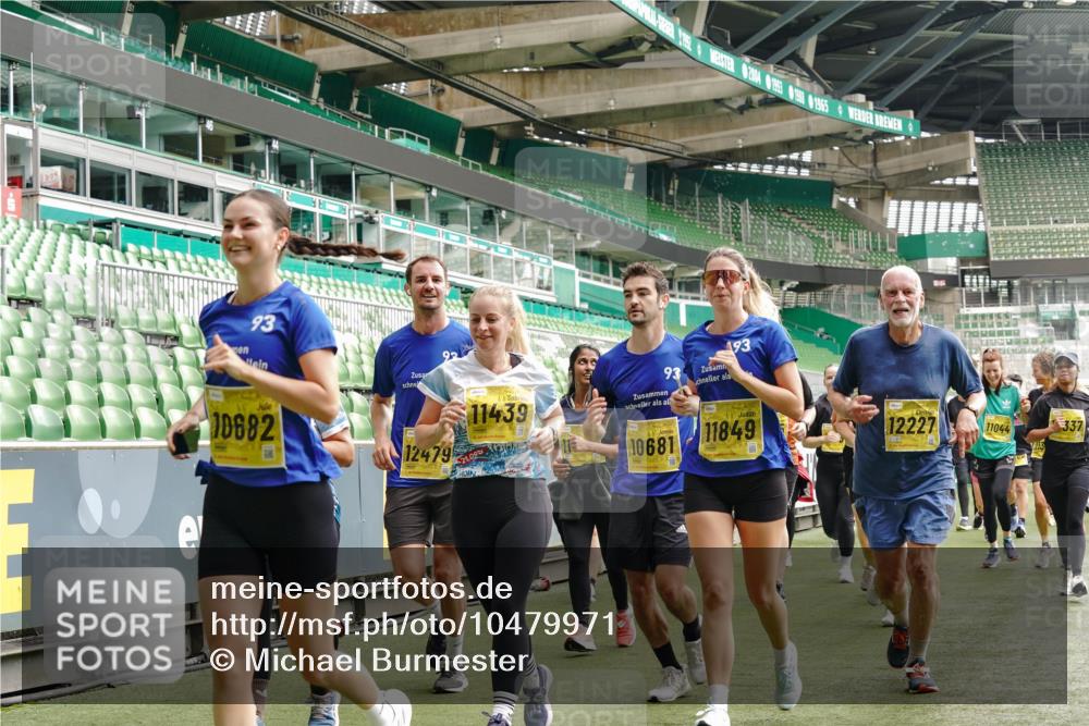 13.09.2026 - 21. swb-Marathon Bremen Michael Burmester http://msf.ph/oto/10479971 13.09.2026 10:41:24 Laufen im Stadion 10155, 10156, 10163, 10169, 10213, 10247, 10299, 10313, 10321, 10354, 10386, 10399, 10406, 10414, 10417, 10419, 10422, 10424, 10435, 10455, 10461, 10462, 10483, 10519, 10527, 10545, 10546, 10547, 10570, 10582, 10586, 10599, 10611, 10644, 10653, 10694, 10696, 10705, 10706, 10719, 10722, 10751, 10766, 10768, 10776, 10804, 10859, 10889, 10909, 10963, 10977, 11043, 11048 meine-sportfotos.de