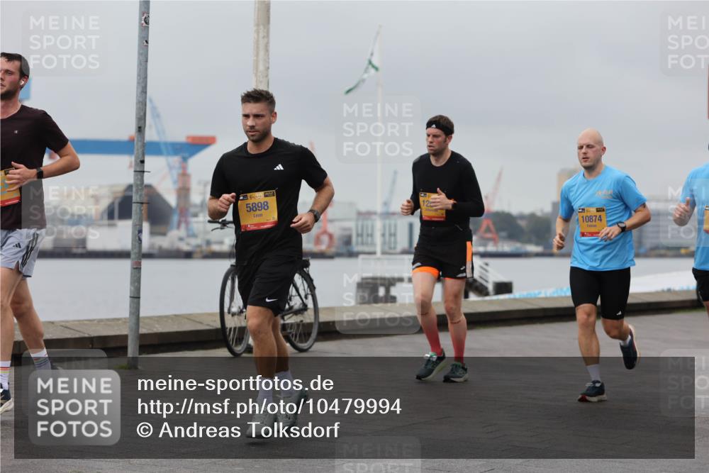 13.09.2026 - Kiel Lauf Andreas Tolksdorf http://msf.ph/oto/10479994 13.09.2026 11:53:48 Kiellinie 438, 4, 5898, 10874 meine-sportfotos.de