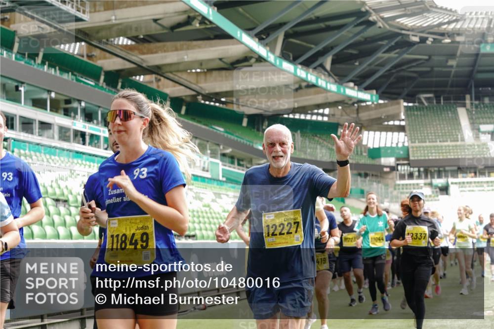 13.09.2026 - 21. swb-Marathon Bremen Michael Burmester http://msf.ph/oto/10480016 13.09.2026 10:41:26 Laufen im Stadion 10155, 10156, 10163, 10169, 10213, 10247, 10299, 10313, 10321, 10354, 10386, 10399, 10406, 10414, 10417, 10419, 10422, 10424, 10435, 10455, 10461, 10462, 10483, 10519, 10527, 10545, 10546, 10547, 10570, 10582, 10586, 10611, 10644, 10653, 10694, 10696, 10705, 10706, 10719, 10722, 10751, 10766, 10768, 10776, 10804, 10859, 10889, 10909, 10963, 10977, 11043, 11048, 11084, 11085 meine-sportfotos.de