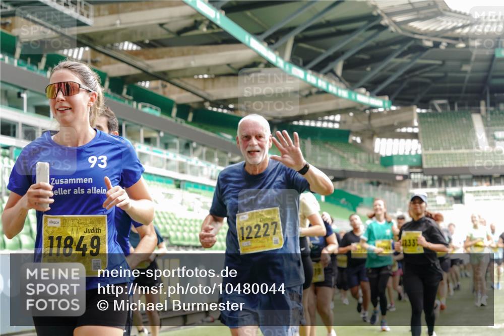 13.09.2026 - 21. swb-Marathon Bremen Michael Burmester http://msf.ph/oto/10480044 13.09.2026 10:41:26 Laufen im Stadion 10155, 10156, 10163, 10169, 10213, 10247, 10299, 10313, 10321, 10354, 10386, 10399, 10406, 10414, 10417, 10419, 10422, 10424, 10435, 10455, 10461, 10462, 10483, 10519, 10527, 10545, 10546, 10547, 10570, 10582, 10586, 10611, 10644, 10653, 10694, 10696, 10705, 10706, 10719, 10722, 10751, 10766, 10768, 10776, 10804, 10859, 10889, 10909, 10963, 10977, 11043, 11048, 11084, 11085 meine-sportfotos.de