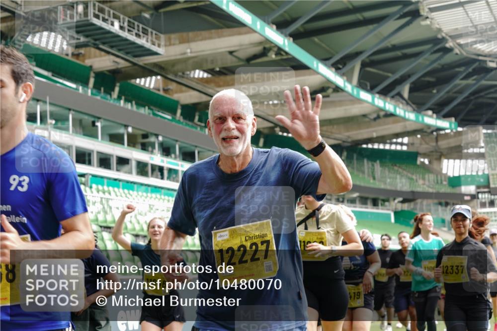 13.09.2026 - 21. swb-Marathon Bremen Michael Burmester http://msf.ph/oto/10480070 13.09.2026 10:41:27 Laufen im Stadion 10155, 10156, 10163, 10169, 10213, 10247, 10299, 10313, 10321, 10354, 10386, 10399, 10406, 10414, 10417, 10419, 10422, 10424, 10435, 10455, 10461, 10462, 10483, 10519, 10527, 10545, 10546, 10547, 10570, 10582, 10586, 10611, 10644, 10653, 10694, 10696, 10705, 10706, 10719, 10722, 10751, 10766, 10768, 10776, 10804, 10859, 10889, 10909, 10963, 10977, 11043, 11048, 11084, 11085 meine-sportfotos.de