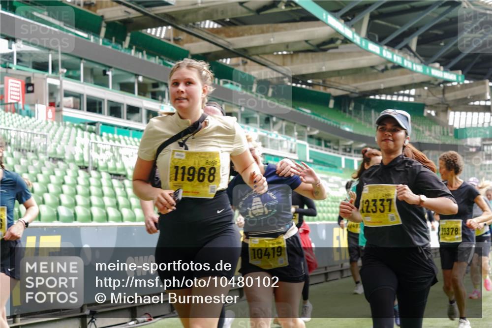 13.09.2026 - 21. swb-Marathon Bremen Michael Burmester http://msf.ph/oto/10480102 13.09.2026 10:41:28 Laufen im Stadion 10155, 10156, 10163, 10169, 10213, 10247, 10299, 10313, 10321, 10354, 10396, 10399, 10406, 10414, 10417, 10419, 10422, 10424, 10435, 10455, 10461, 10462, 10483, 10519, 10527, 10545, 10546, 10547, 10570, 10582, 10586, 10611, 10644, 10653, 10694, 10696, 10705, 10706, 10719, 10722, 10751, 10766, 10768, 10776, 10804, 10859, 10889, 10909, 10963, 10977, 11043, 11048, 11084, 11085 meine-sportfotos.de