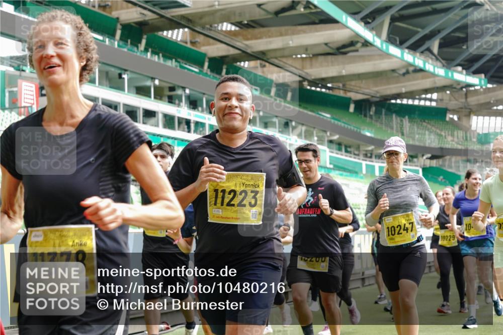 13.09.2026 - 21. swb-Marathon Bremen Michael Burmester http://msf.ph/oto/10480216 13.09.2026 10:41:31 Laufen im Stadion 10148, 10155, 10163, 10169, 10213, 10247, 10299, 10313, 10321, 10354, 10395, 10396, 10399, 10406, 10414, 10417, 10419, 10422, 10424, 10435, 10455, 10461, 10462, 10483, 10519, 10527, 10545, 10546, 10547, 10570, 10582, 10586, 10611, 10644, 10694, 10696, 10705, 10706, 10719, 10722, 10766, 10768, 10776, 10804, 10859, 10889, 10909, 10963, 10977, 11043, 11048, 11084, 11085, 11097, 11098 meine-sportfotos.de