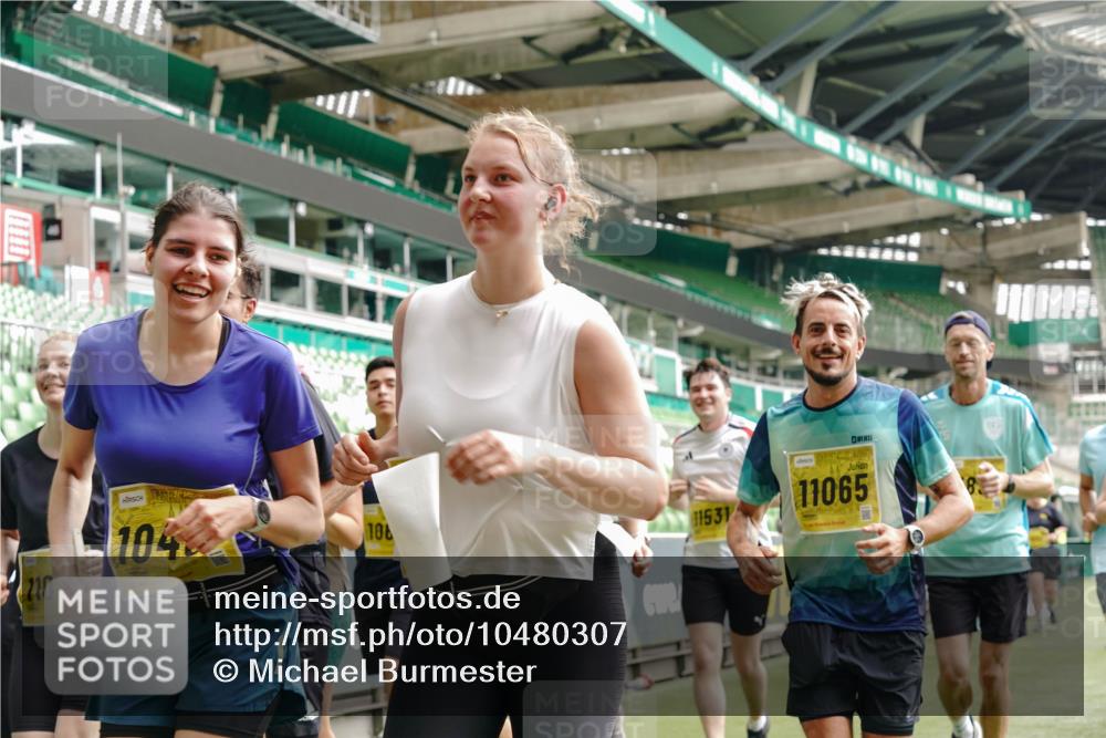 13.09.2026 - 21. swb-Marathon Bremen Michael Burmester http://msf.ph/oto/10480307 13.09.2026 10:41:35 Laufen im Stadion 10148, 10155, 10163, 10169, 10213, 10247, 10299, 10313, 10321, 10354, 10395, 10396, 10399, 10406, 10414, 10417, 10419, 10422, 10424, 10435, 10455, 10461, 10462, 10483, 10490, 10519, 10527, 10545, 10546, 10547, 10582, 10586, 10611, 10644, 10694, 10705, 10706, 10719, 10722, 10766, 10768, 10776, 10804, 10854, 10859, 10889, 10909, 10963, 10977, 11043, 11048, 11084, 11085, 11090, 11097, 11098, 11192 meine-sportfotos.de