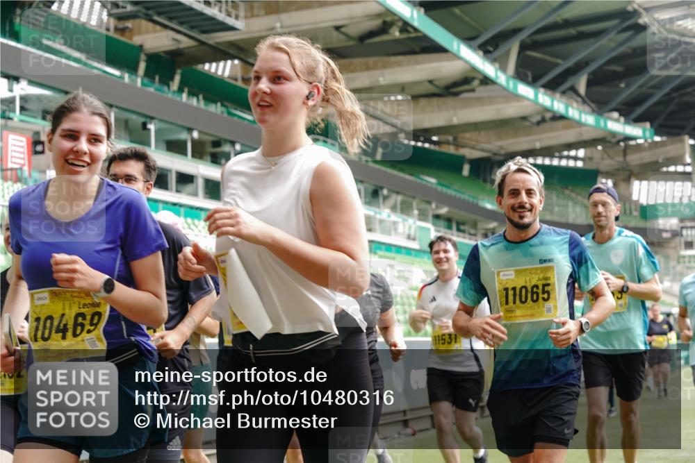 13.09.2026 - 21. swb-Marathon Bremen Michael Burmester http://msf.ph/oto/10480316 13.09.2026 10:41:35 Laufen im Stadion 10148, 10155, 10163, 10169, 10213, 10247, 10299, 10313, 10321, 10354, 10395, 10396, 10399, 10406, 10414, 10417, 10419, 10422, 10424, 10435, 10455, 10461, 10462, 10483, 10490, 10519, 10527, 10545, 10546, 10547, 10582, 10586, 10611, 10644, 10694, 10705, 10706, 10719, 10722, 10766, 10768, 10776, 10804, 10854, 10859, 10889, 10909, 10963, 10977, 11043, 11048, 11084, 11085, 11090, 11097, 11098, 11192 meine-sportfotos.de