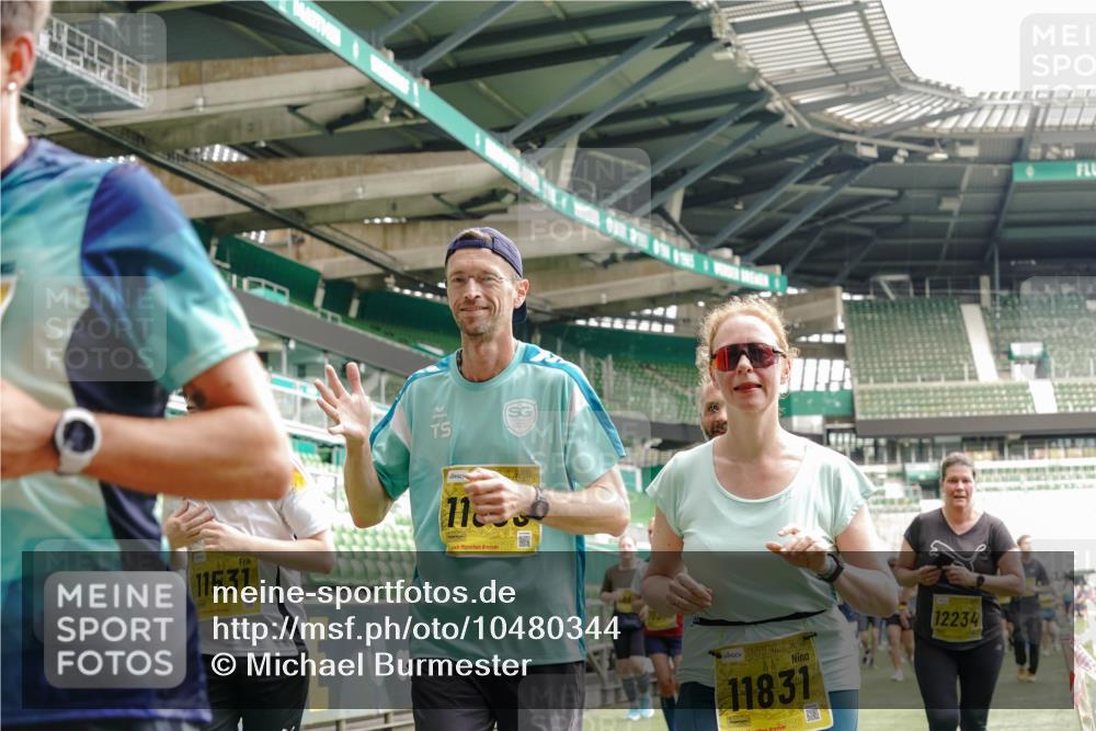 13.09.2026 - 21. swb-Marathon Bremen Michael Burmester http://msf.ph/oto/10480344 13.09.2026 10:41:36 Laufen im Stadion 10148, 10155, 10163, 10169, 10213, 10247, 10299, 10313, 10321, 10354, 10395, 10396, 10399, 10406, 10414, 10417, 10419, 10422, 10424, 10435, 10455, 10461, 10462, 10483, 10490, 10519, 10527, 10545, 10546, 10547, 10582, 10586, 10611, 10644, 10694, 10705, 10706, 10719, 10722, 10766, 10768, 10776, 10804, 10854, 10859, 10889, 10909, 10963, 10977, 11027, 11043, 11048, 11084, 11085, 11090, 11097, 11098, 11192 meine-sportfotos.de