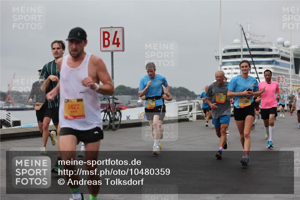 13.09.2026 - Kiel Lauf Andreas Tolksdorf http://msf.ph/oto/10480359 13.09.2026 11:54:18 Kiellinie 689, 2422, 4, 12486, 3 meine-sportfotos.de