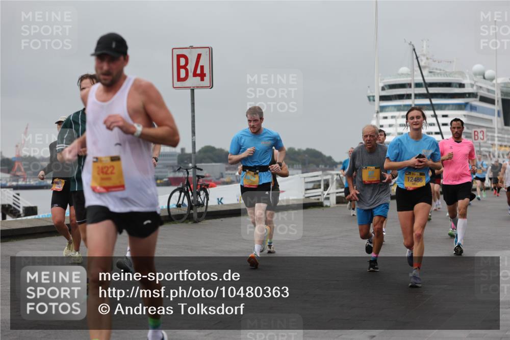 13.09.2026 - Kiel Lauf Andreas Tolksdorf http://msf.ph/oto/10480363 13.09.2026 11:54:18 Kiellinie 689, 2422, 4, 12486, 3 meine-sportfotos.de